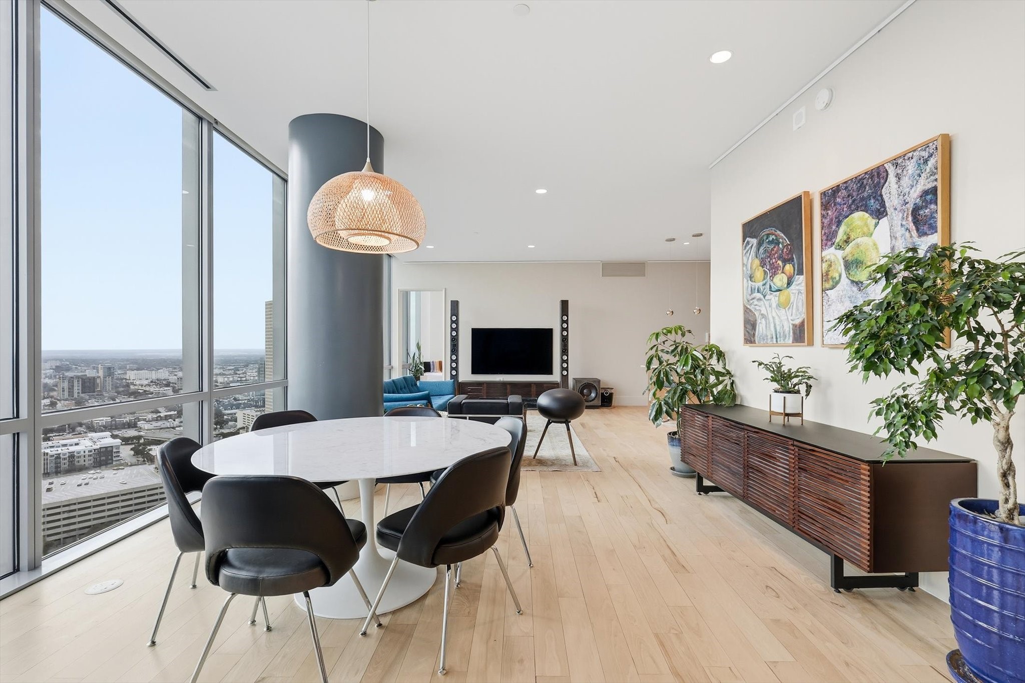 1301 Throckmorton Street 2705