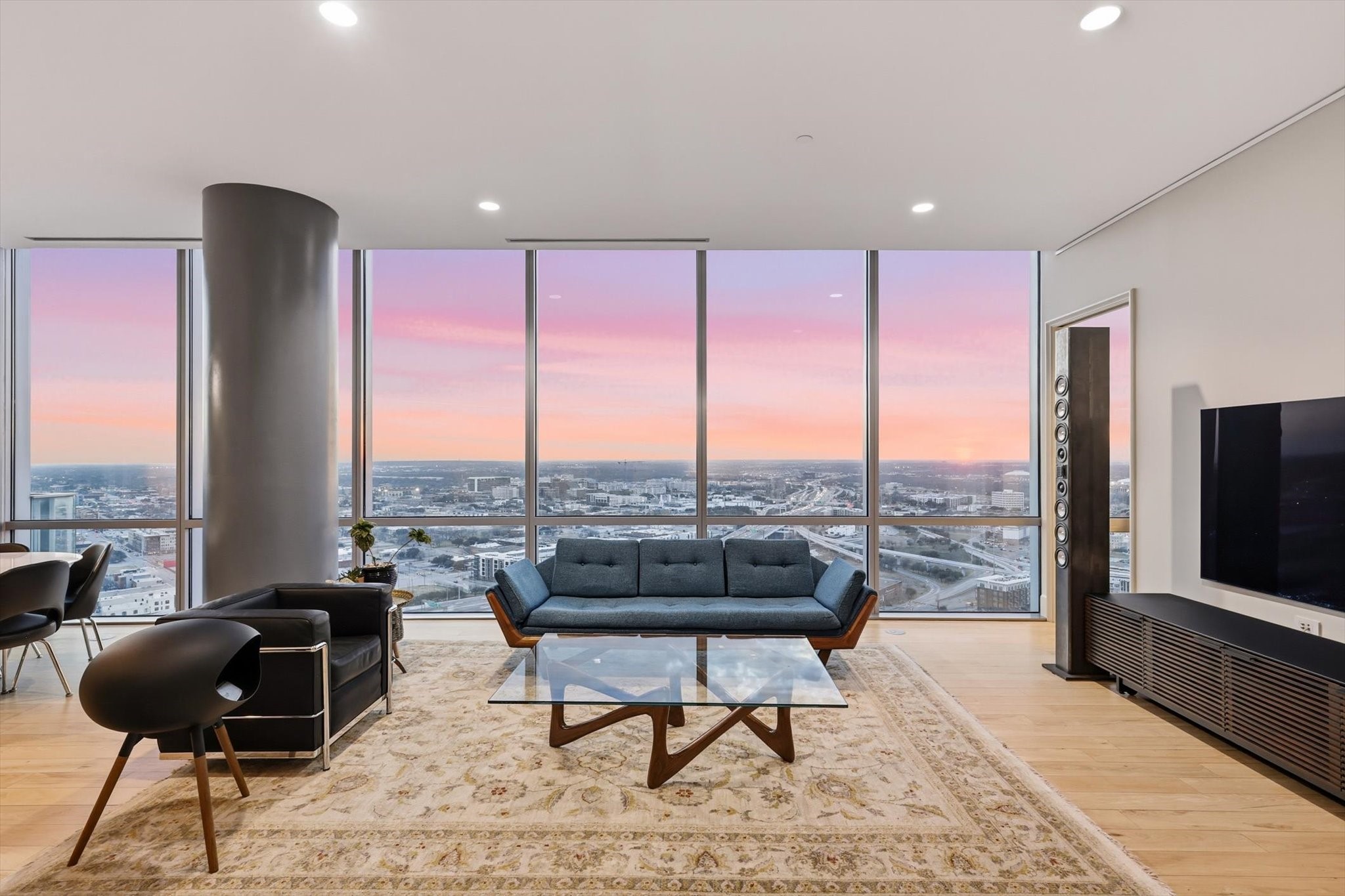 1301 Throckmorton Street 2705