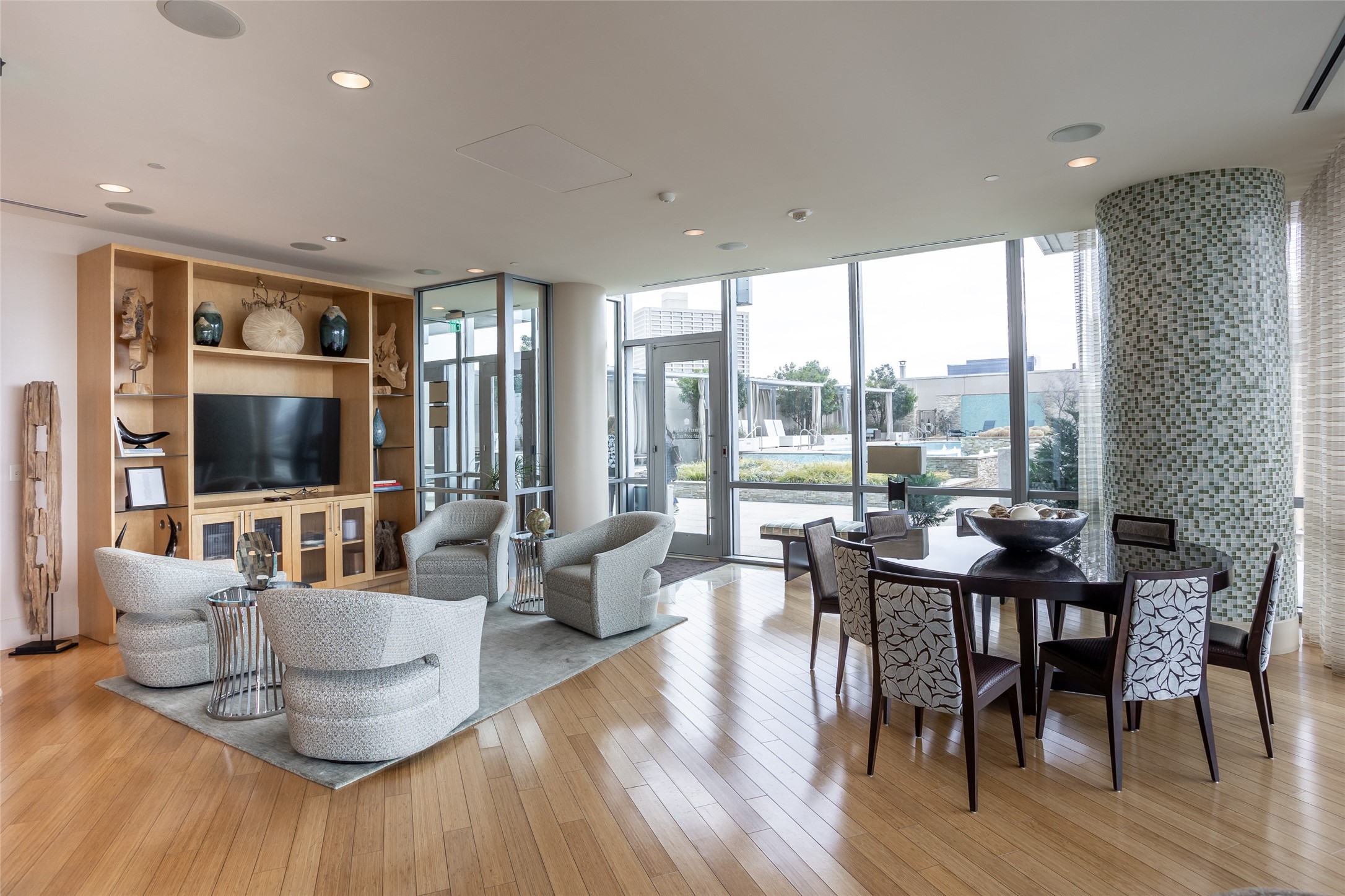 1301 Throckmorton Street 2705