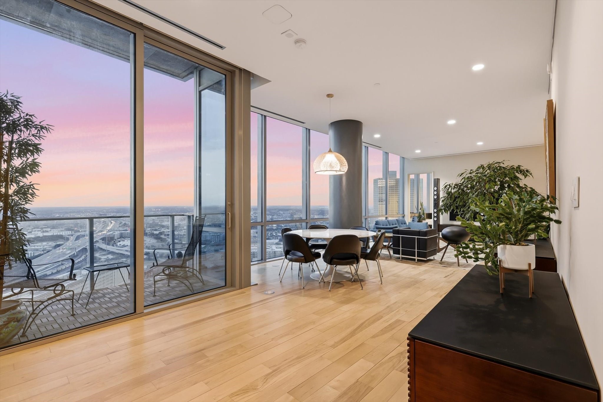 1301 Throckmorton Street 2705