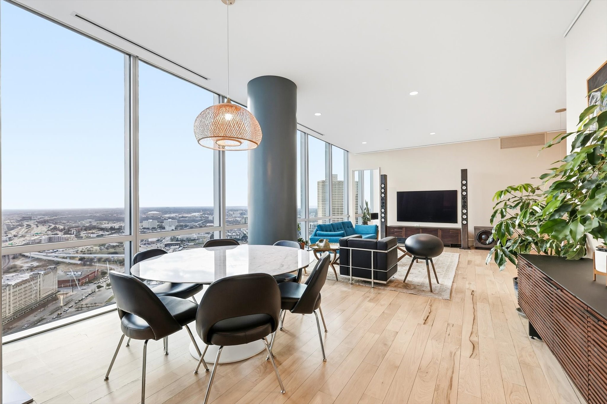 1301 Throckmorton Street 2705