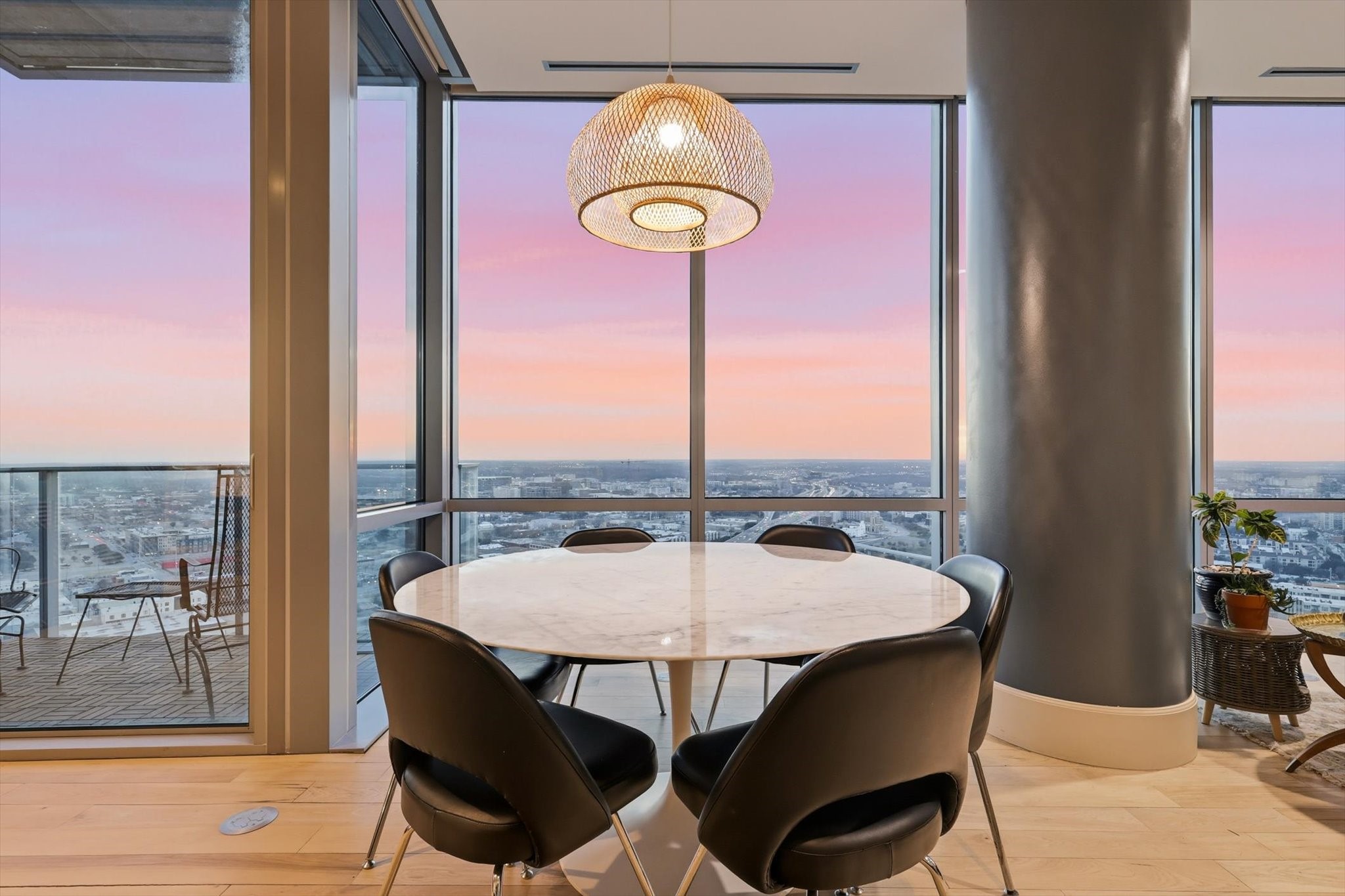 1301 Throckmorton Street 2705