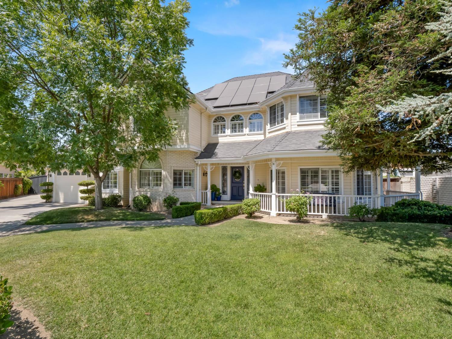 242 W Hubert