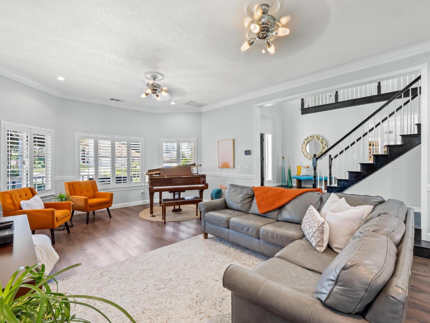 242 W Hubert
