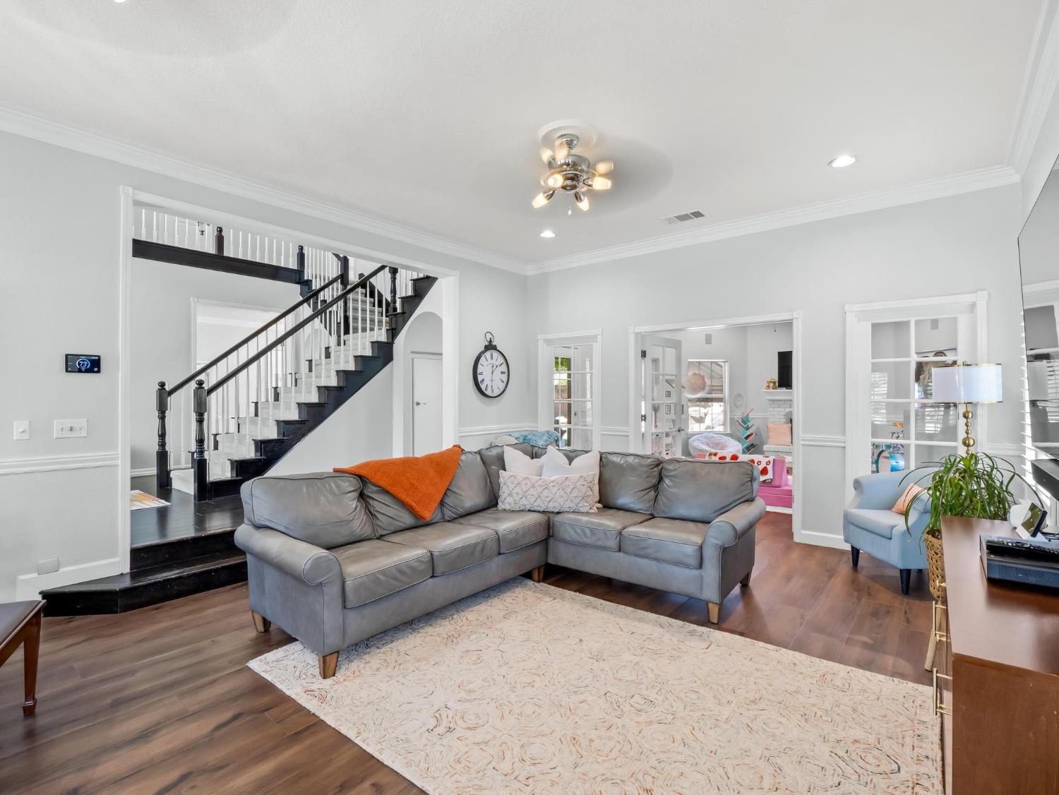 242 W Hubert