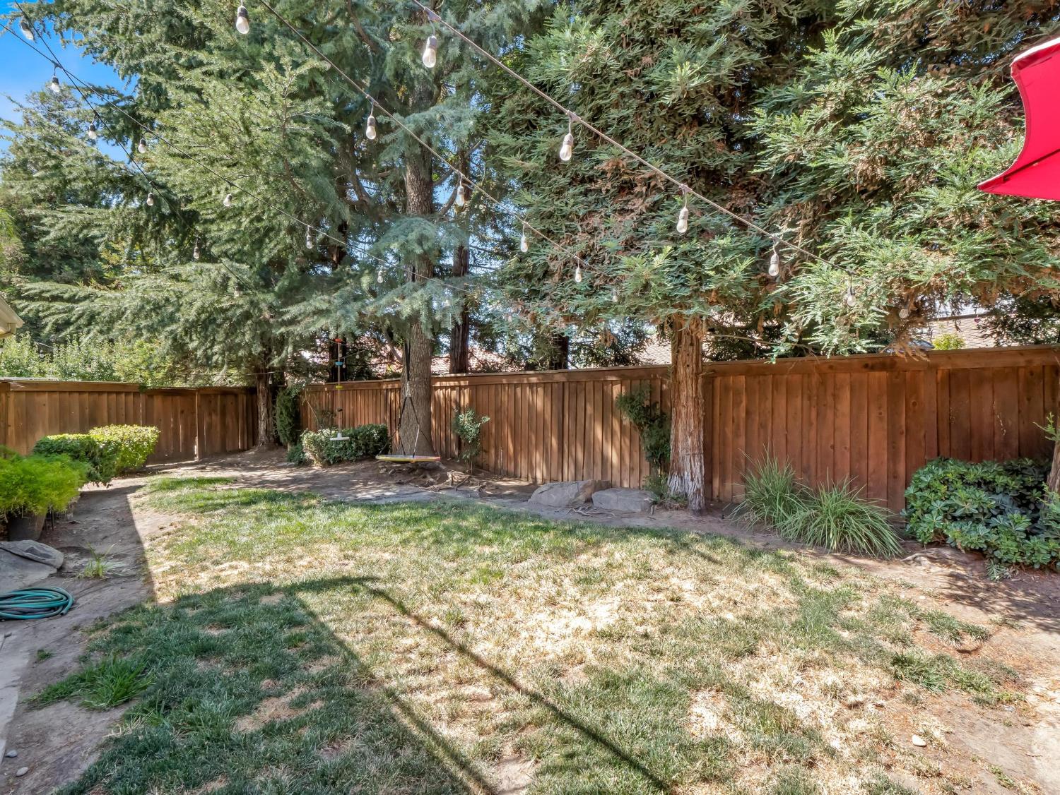 242 W Hubert