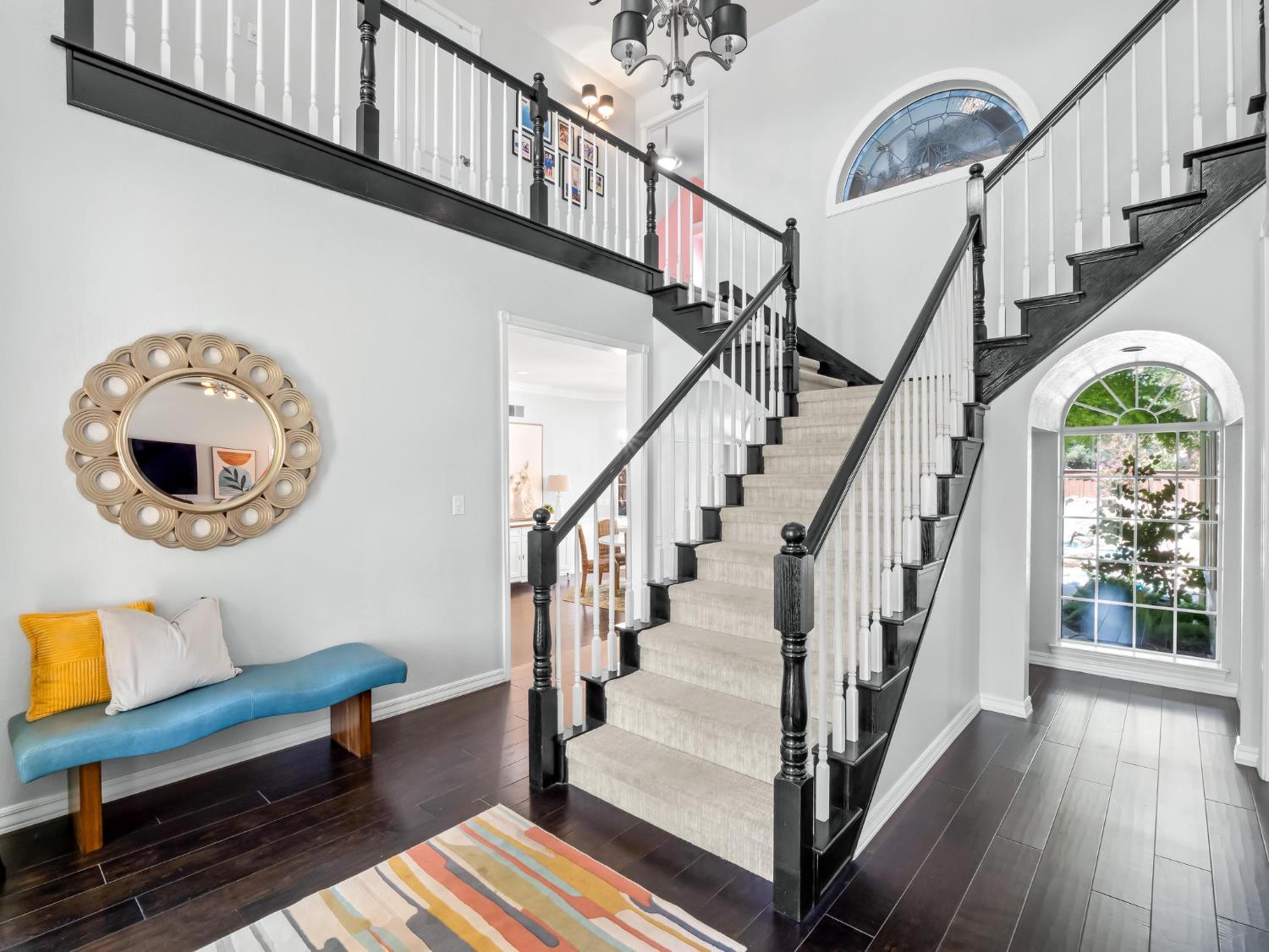 242 W Hubert
