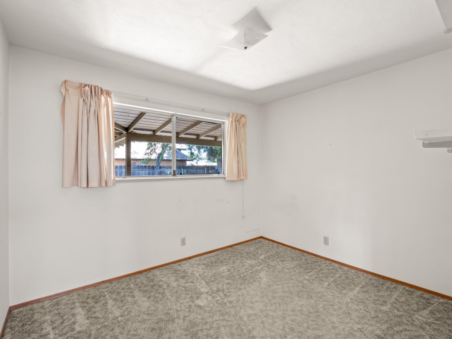 1004 W Walnut Avenue