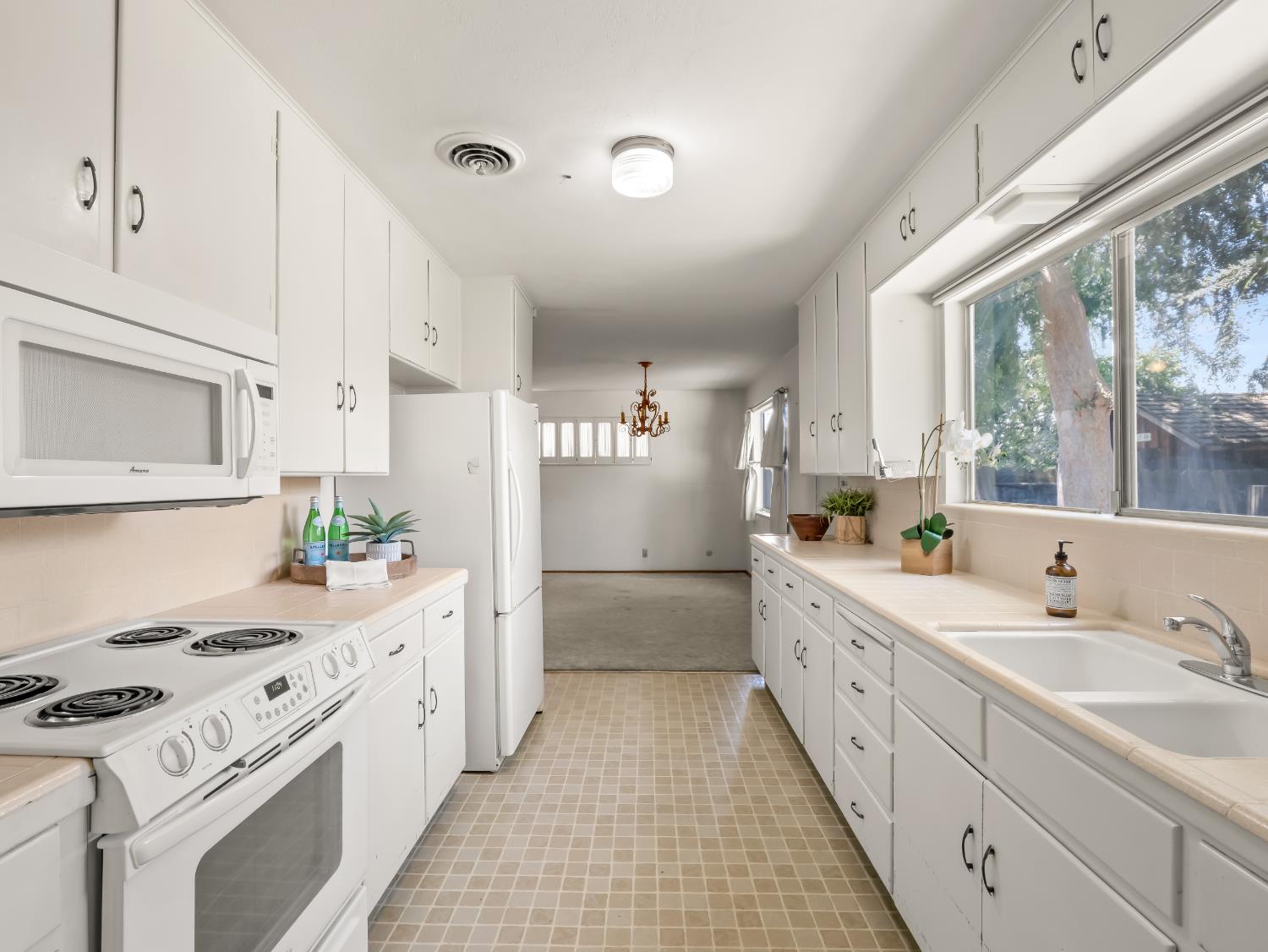 1004 W Walnut Avenue