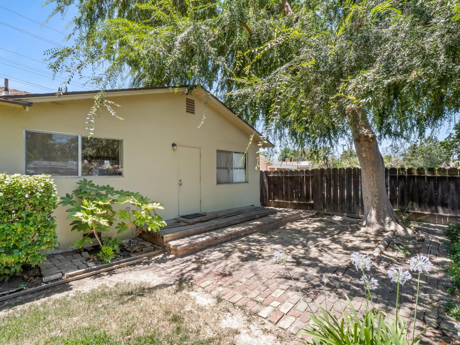 1004 W Walnut Avenue