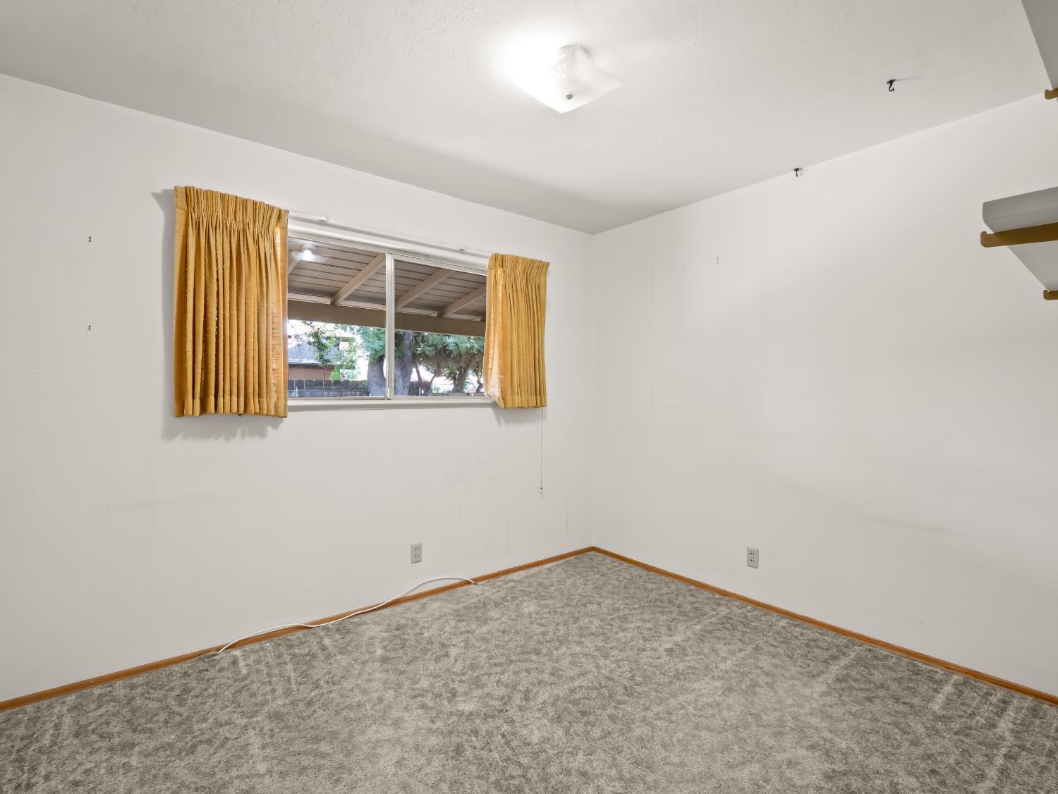 1004 W Walnut Avenue