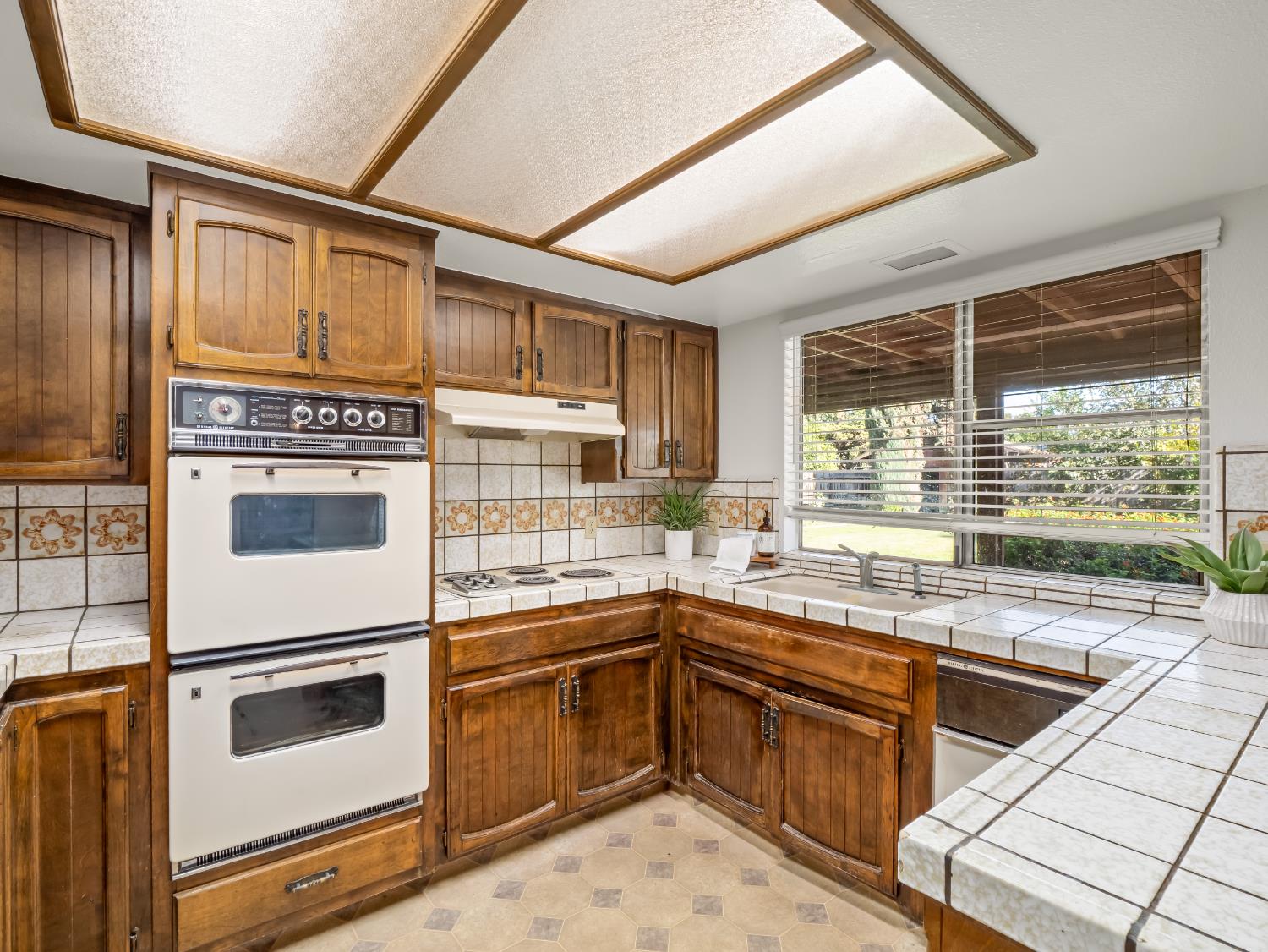 3006 S Vintage Street