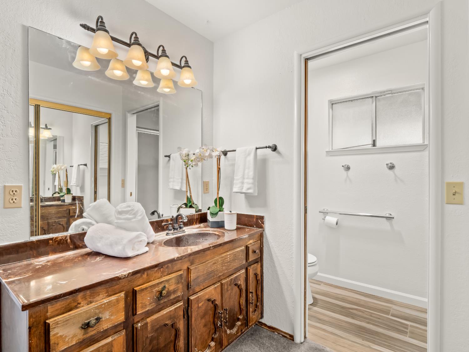 3006 S Vintage Street