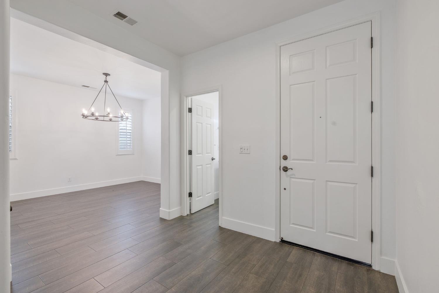 1558 N Pisa
