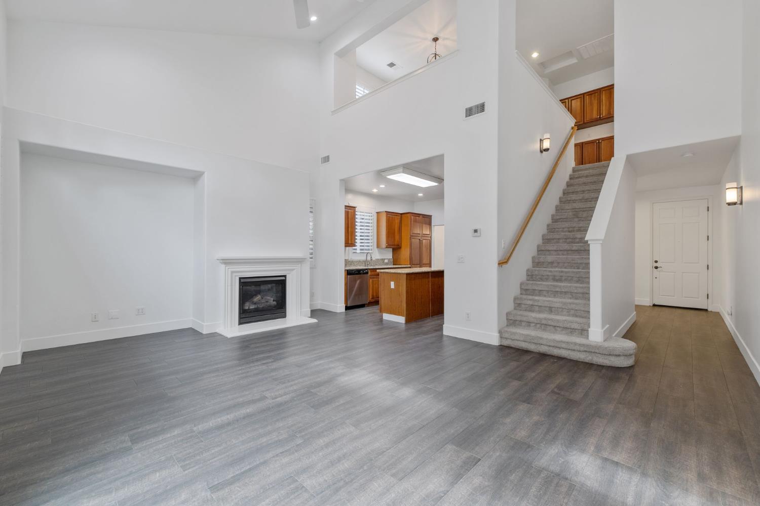 1558 N Pisa