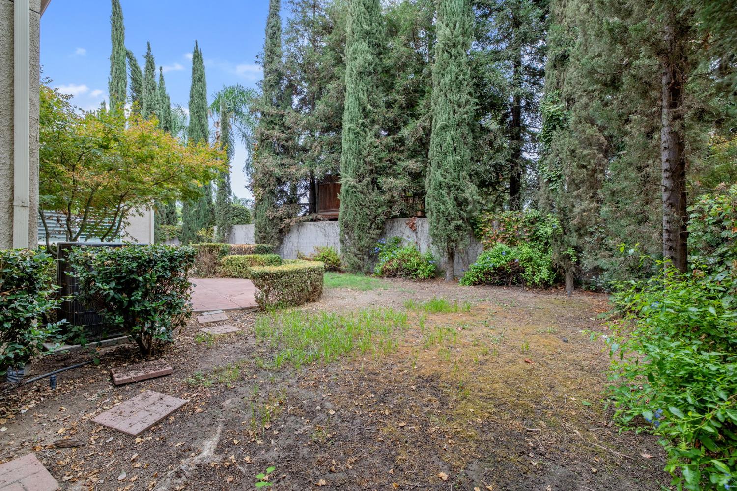 1558 N Pisa