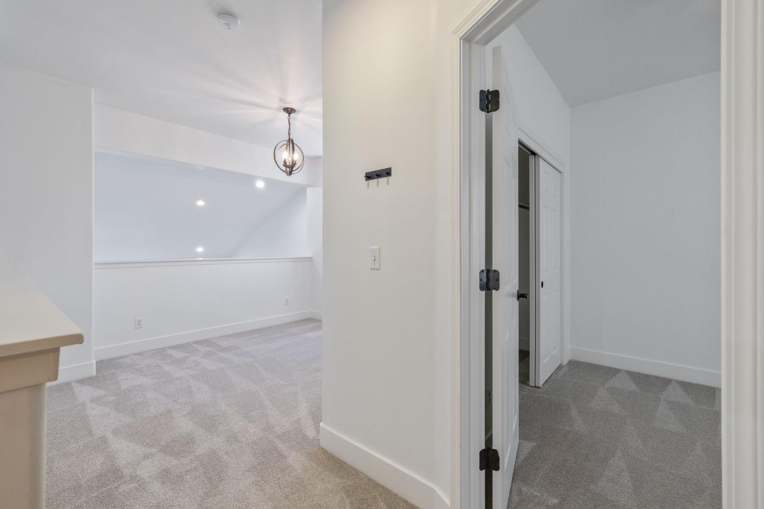 1558 N Pisa