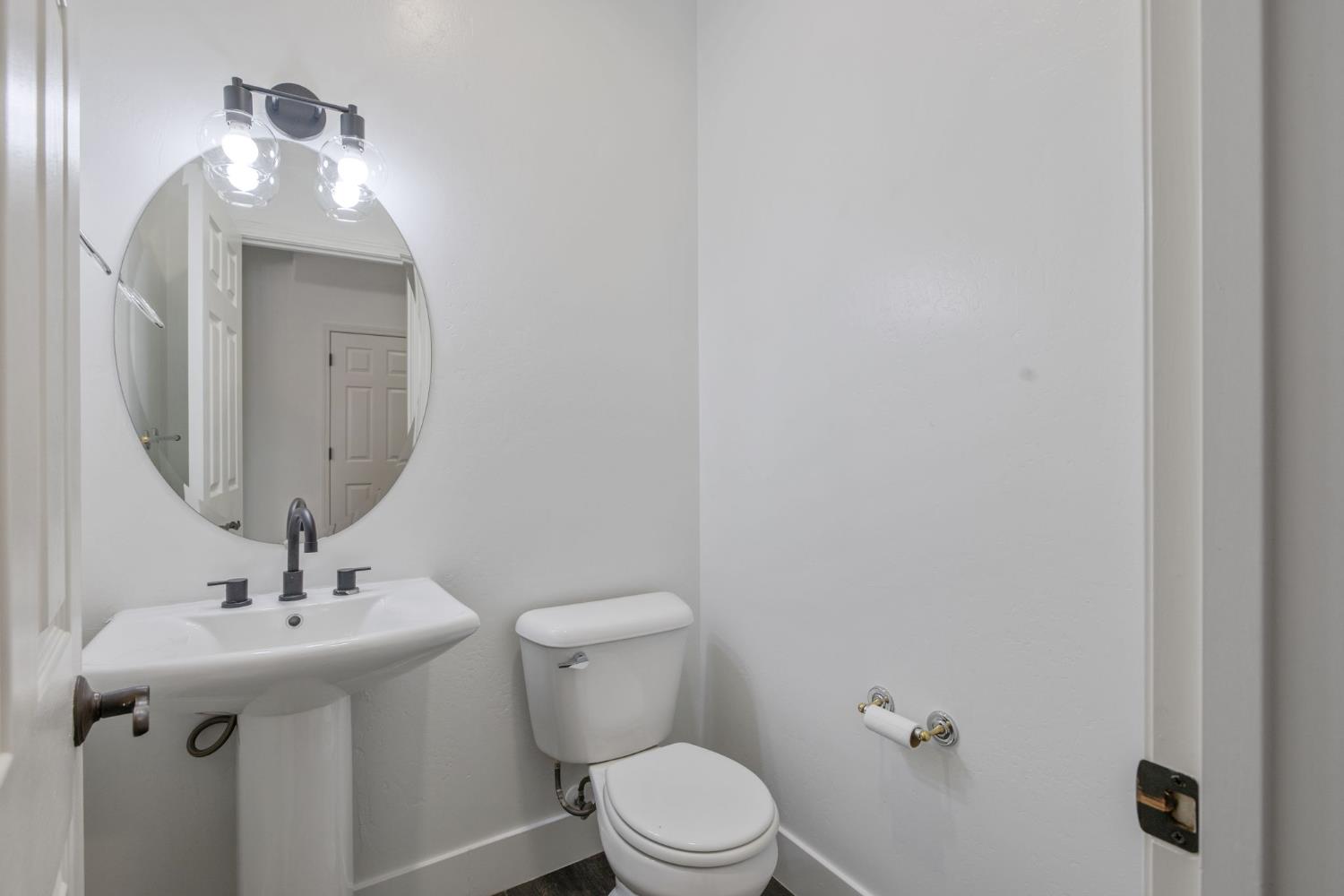1558 N Pisa