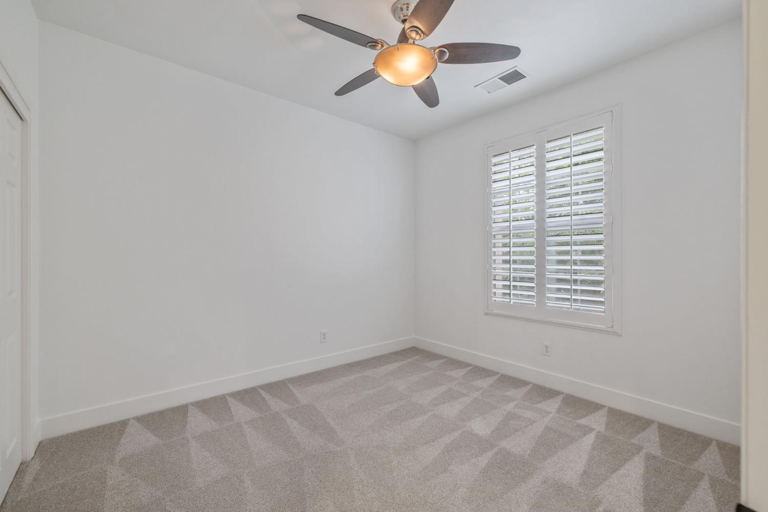 1558 N Pisa