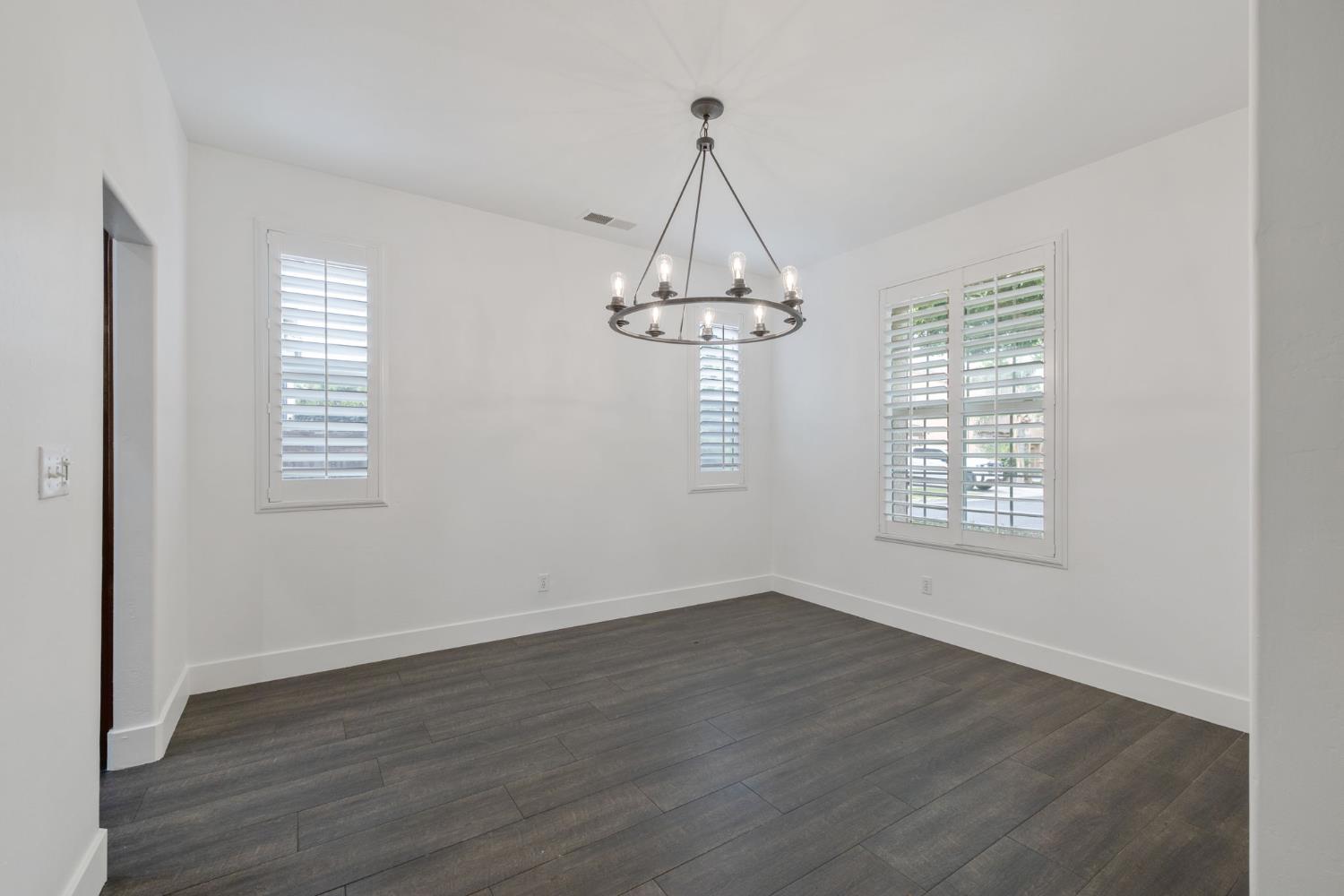 1558 N Pisa