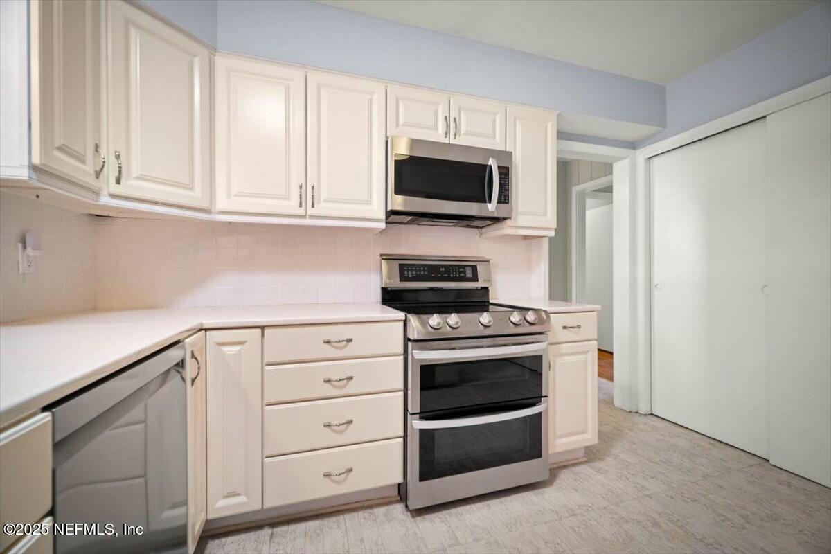 8442 SAN MARTARRO Drive W