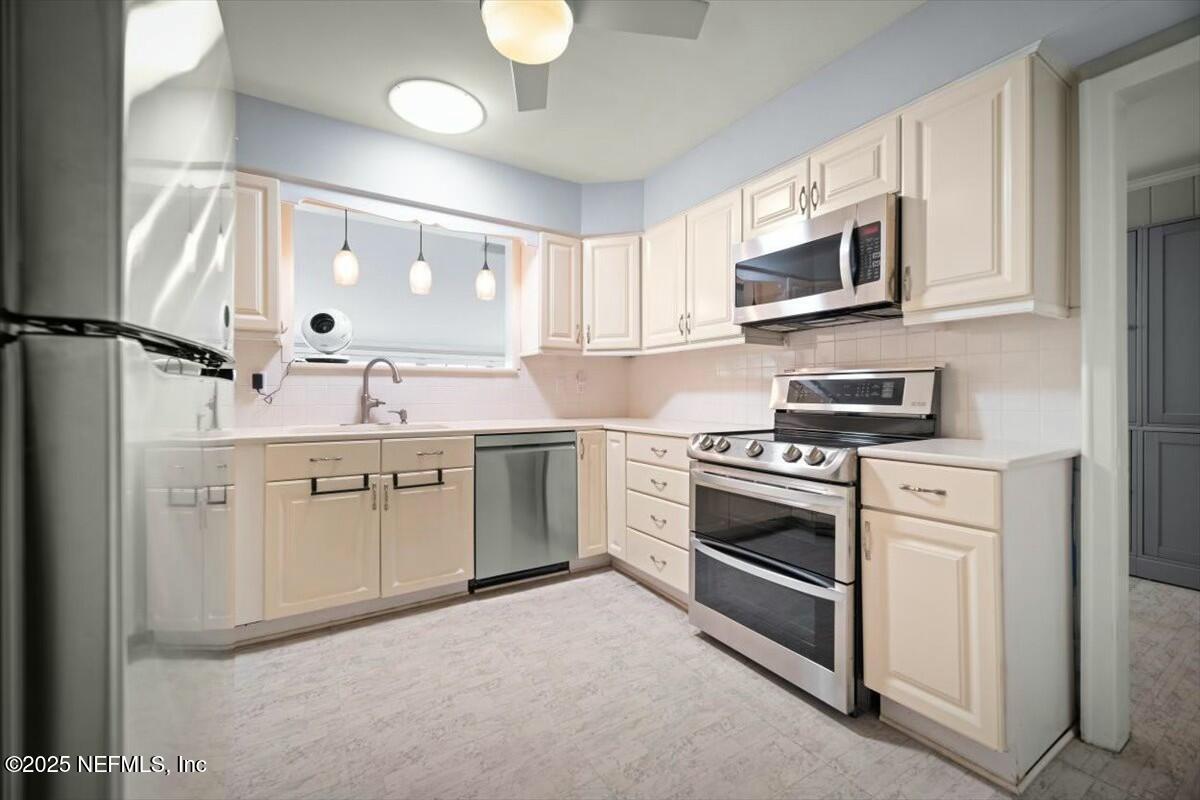 8442 SAN MARTARRO Drive W