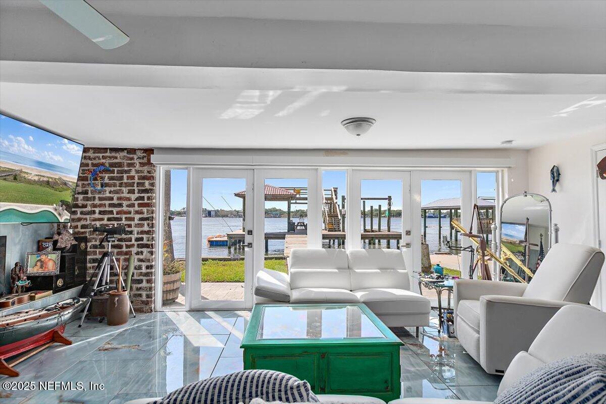 9752 HECKSCHER Drive