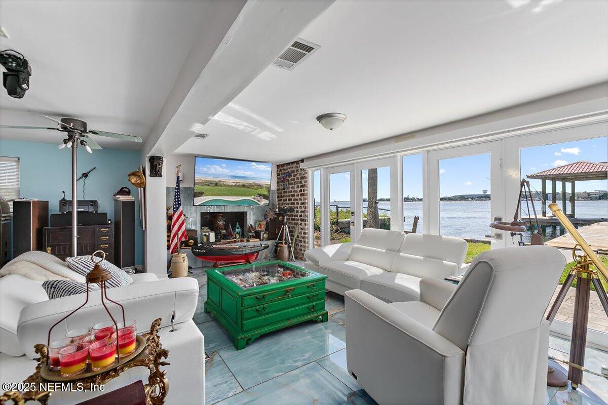 9752 HECKSCHER Drive