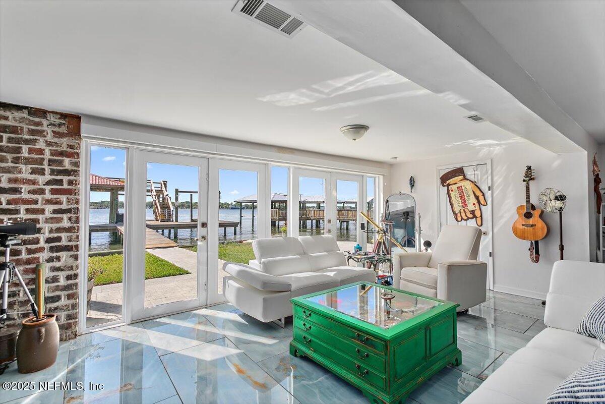 9752 HECKSCHER Drive