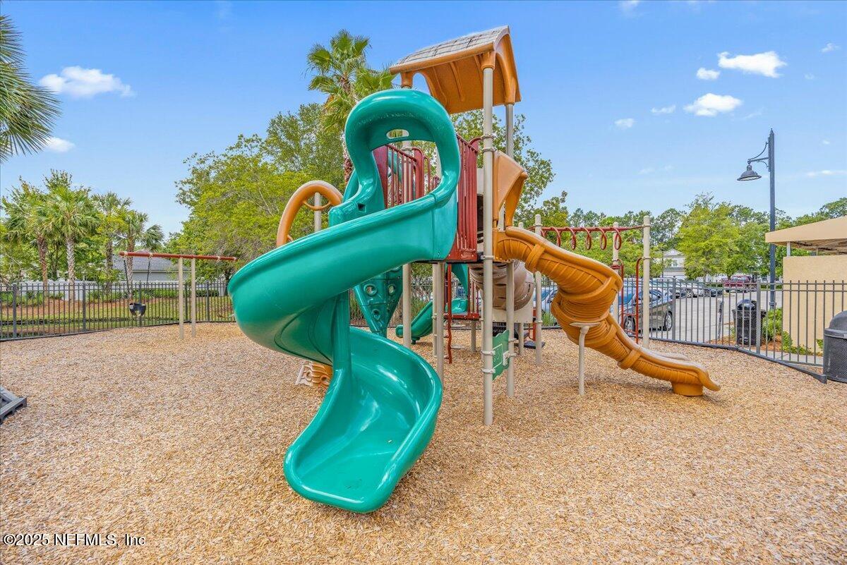 183 SCOTLAND YARD Boulevard