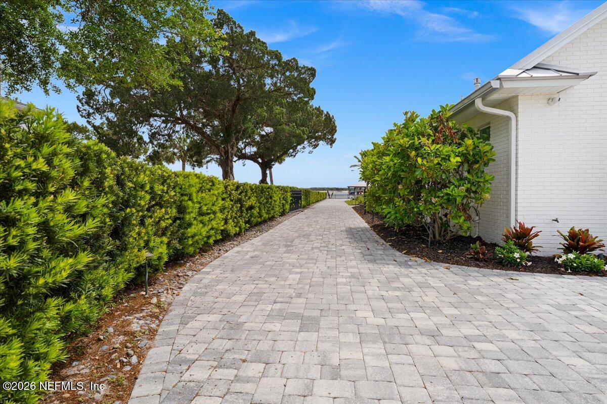 9136 HECKSCHER Drive