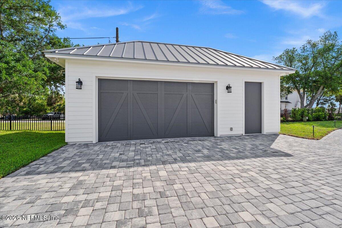 9136 HECKSCHER Drive