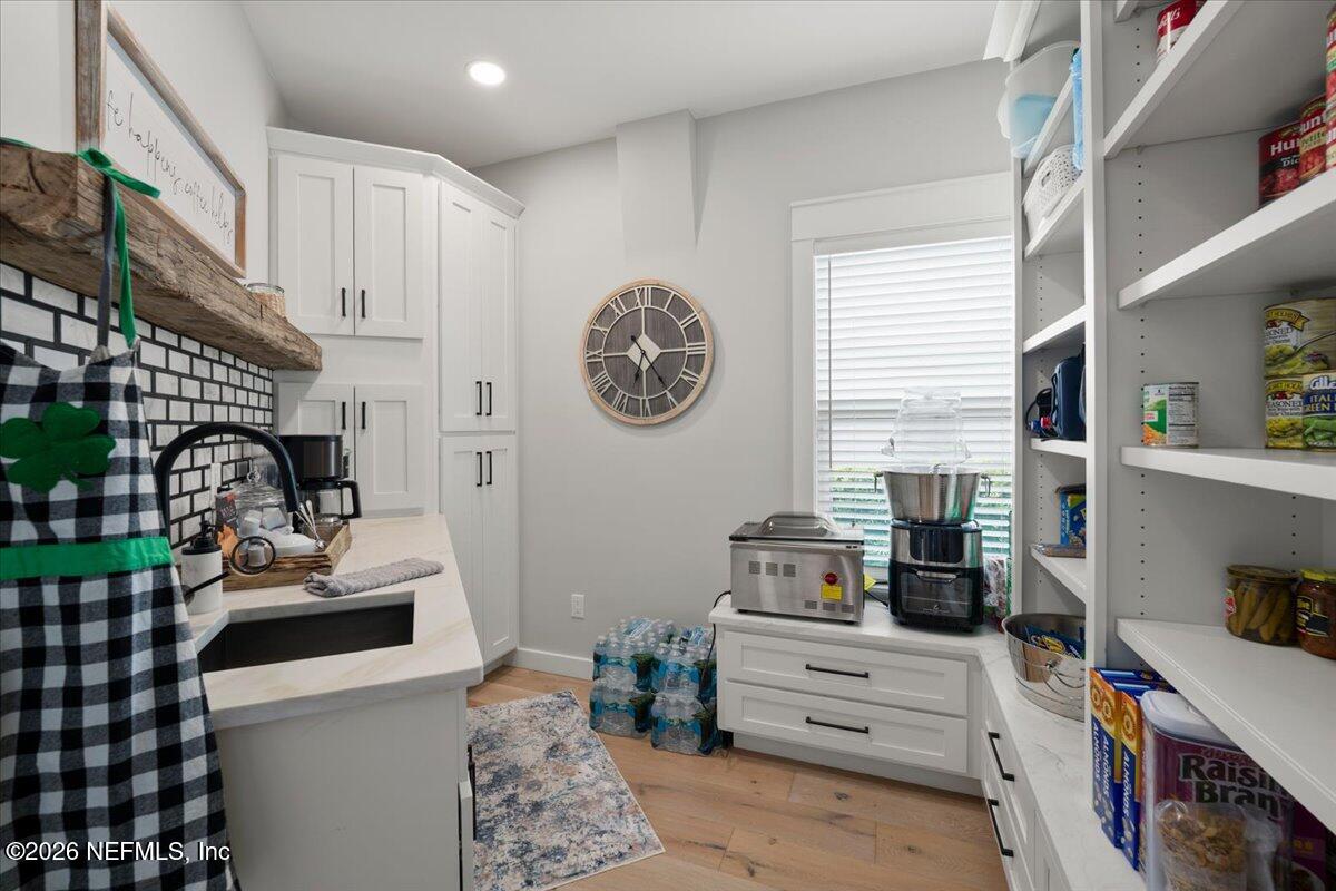 9136 HECKSCHER Drive