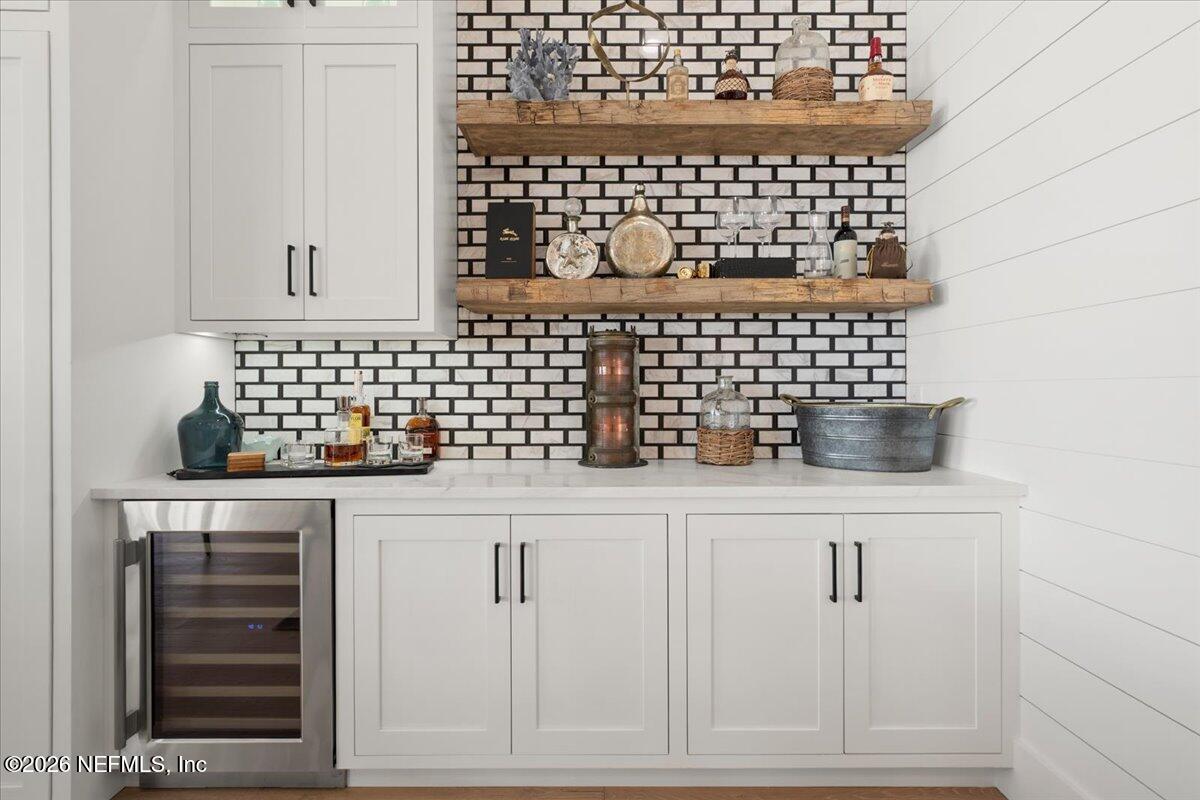 9136 HECKSCHER Drive