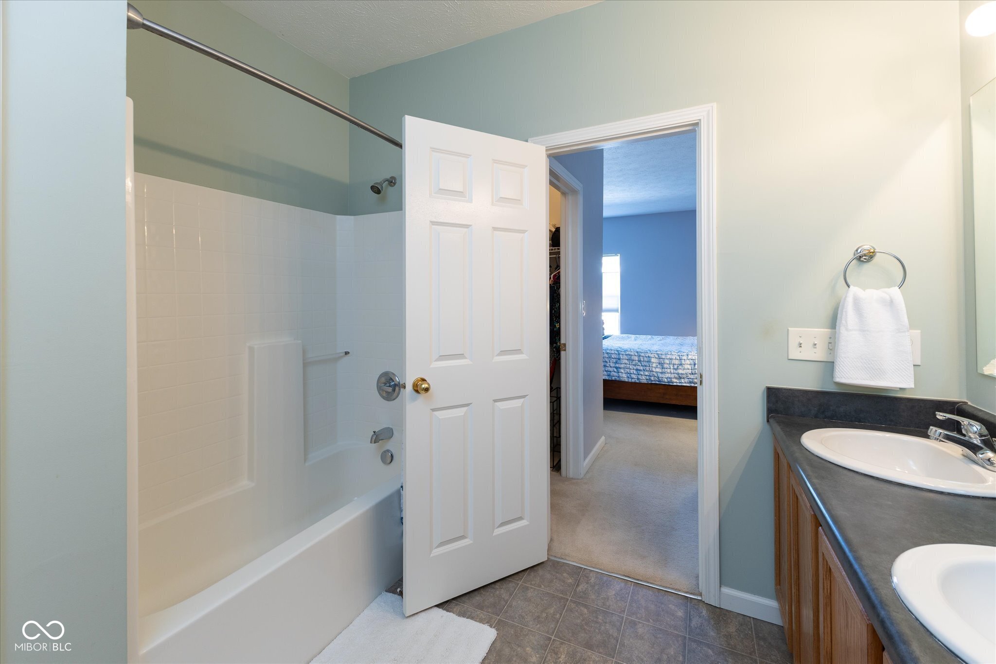 4227 Washington Boulevard