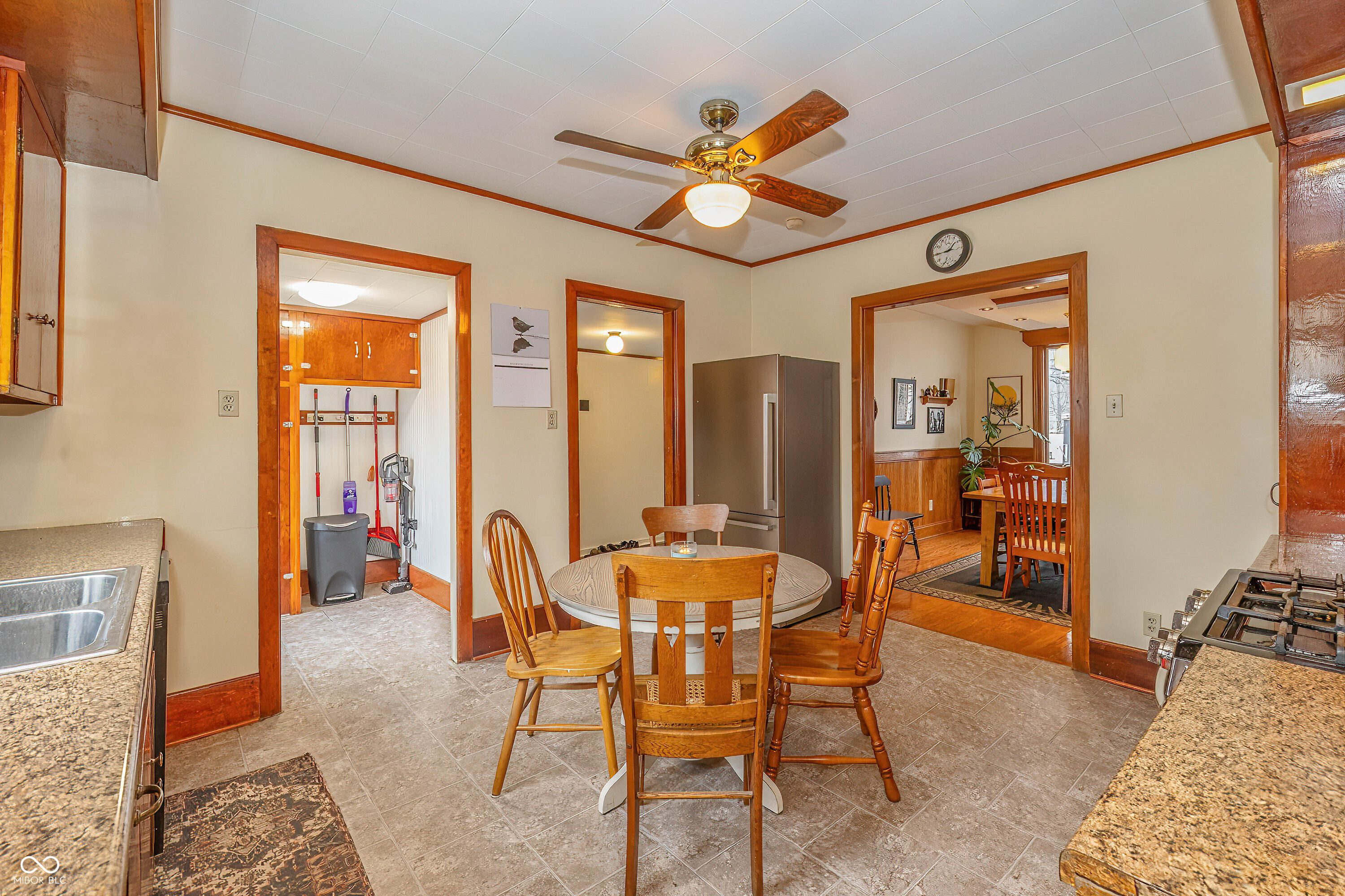 614 W Chicago Street