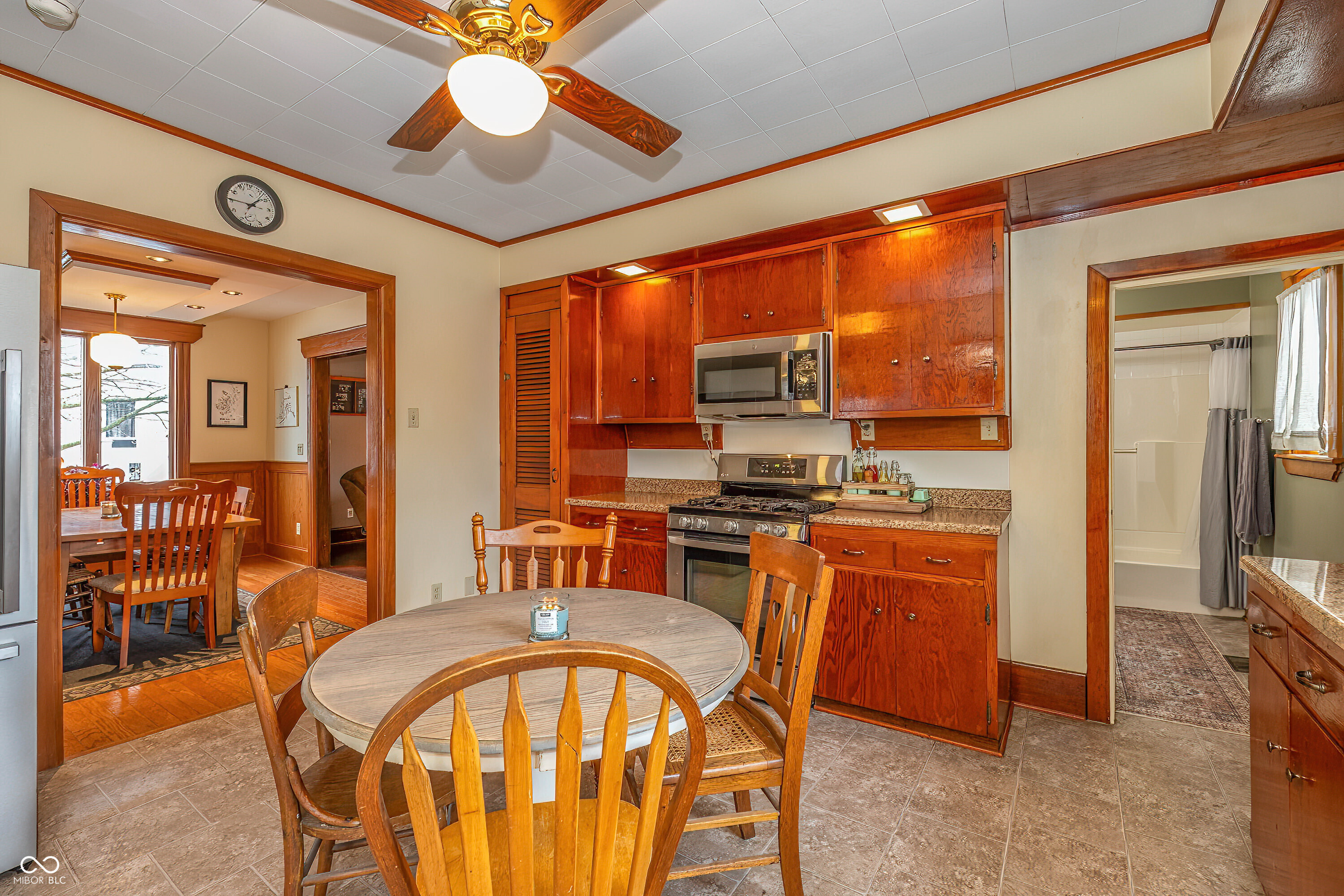 614 W Chicago Street