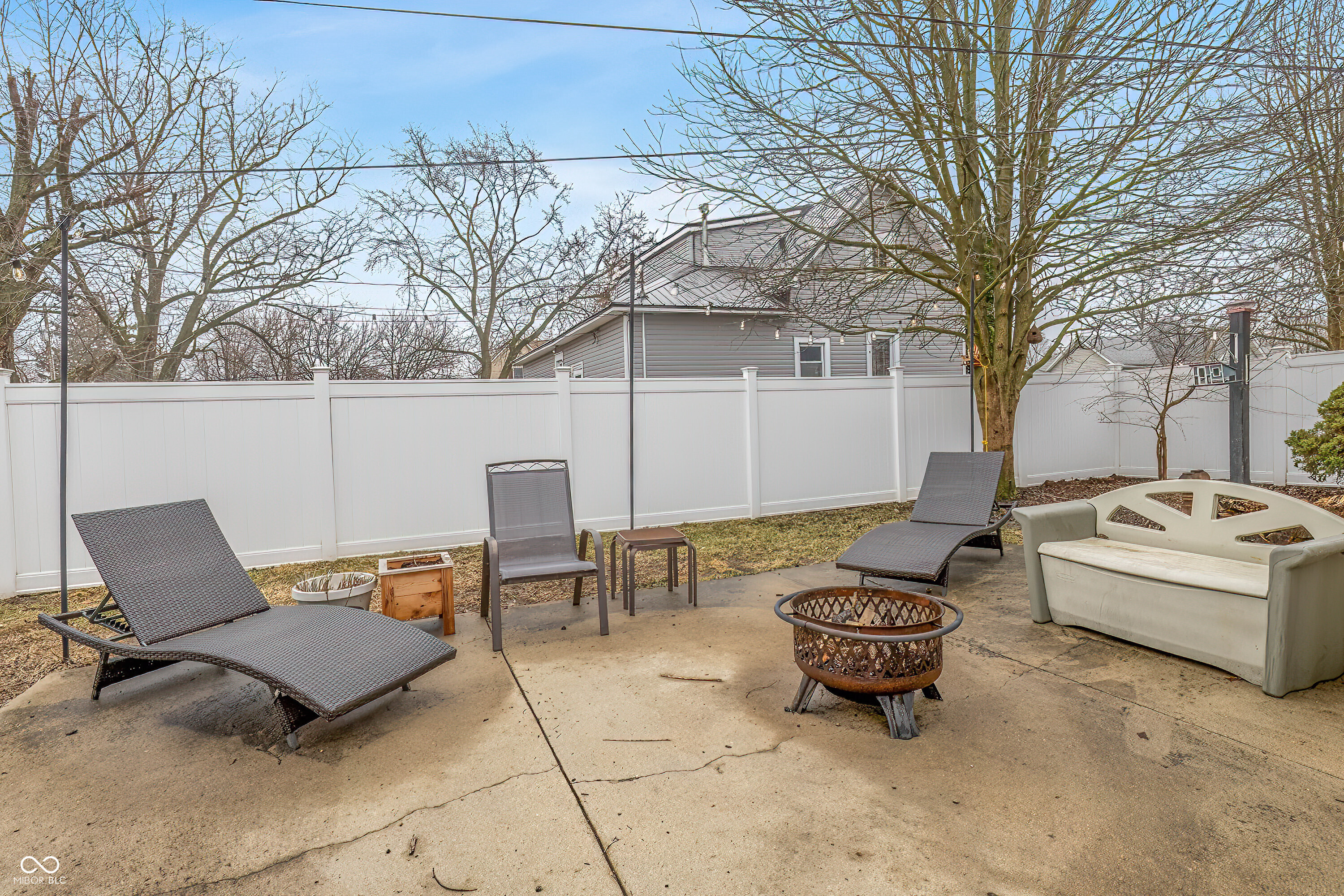 614 W Chicago Street