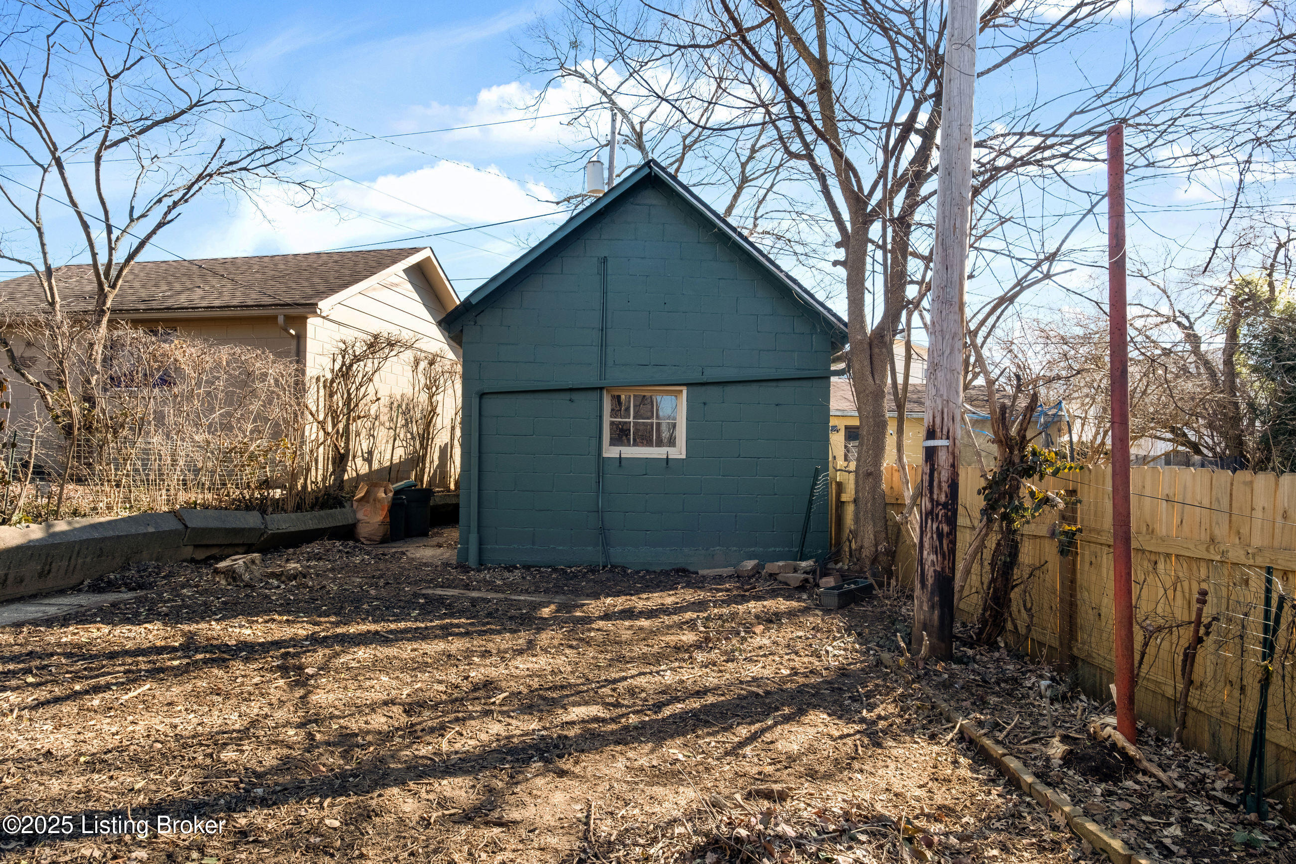 1858 Yale Dr