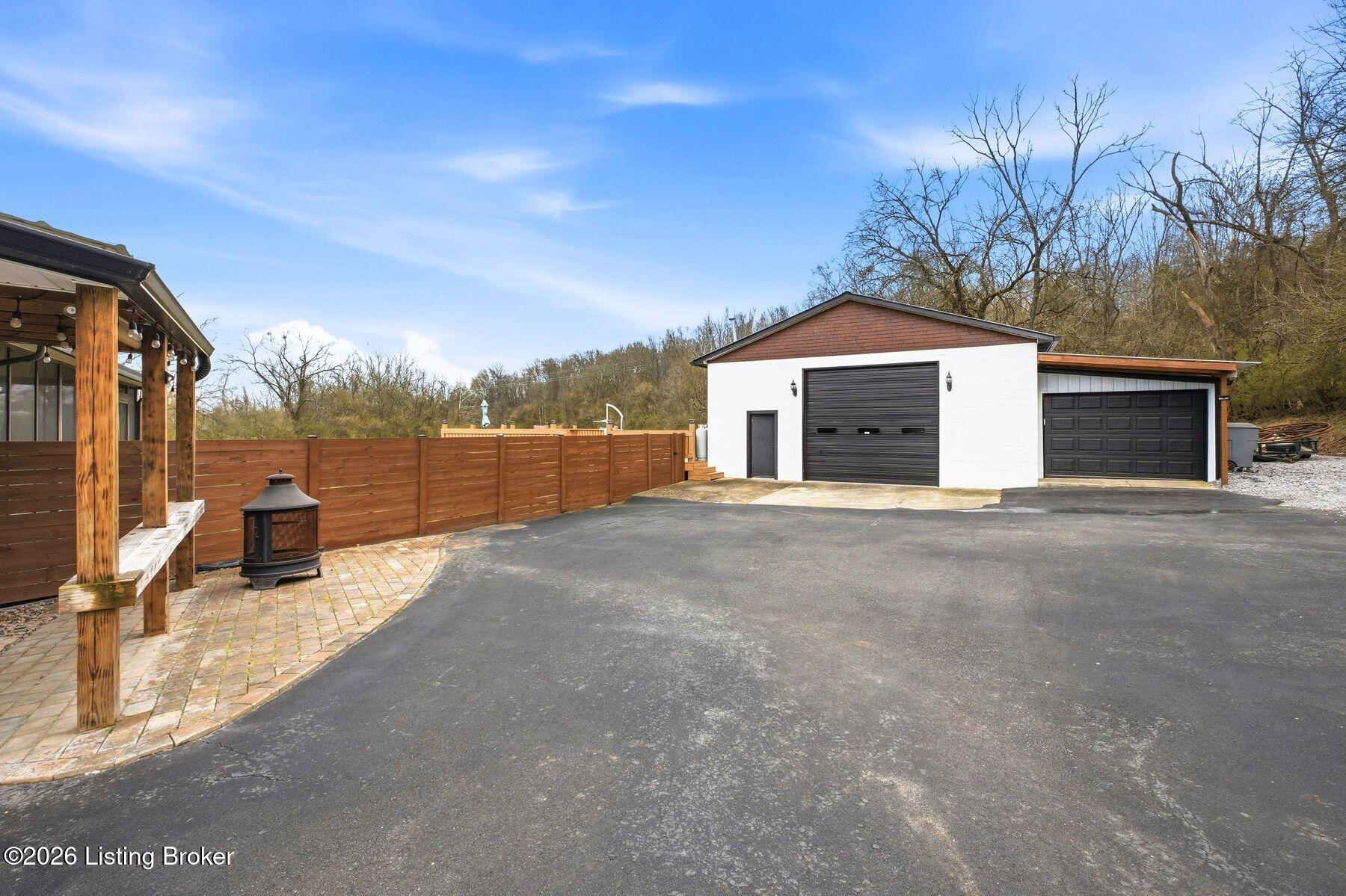 1108 S Beckley Station Rd