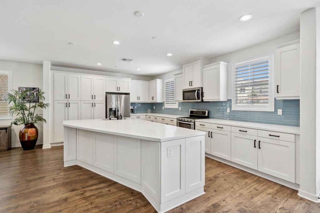 4203 Calle Del Vista