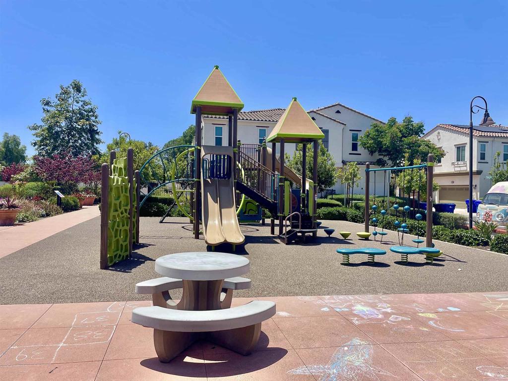 4203 Calle Del Vista