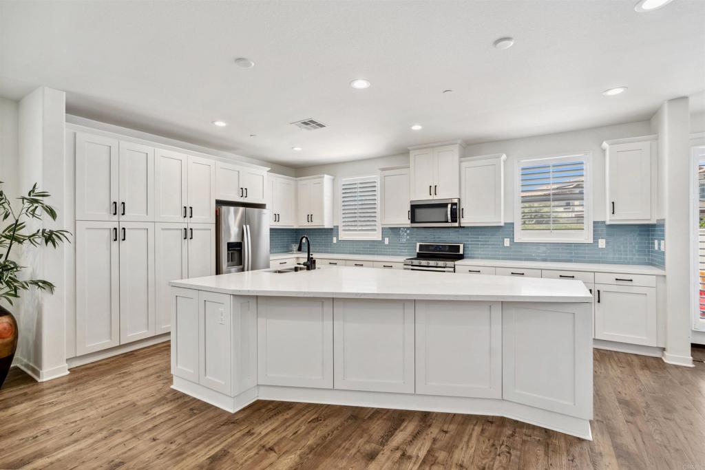 4203 Calle Del Vista