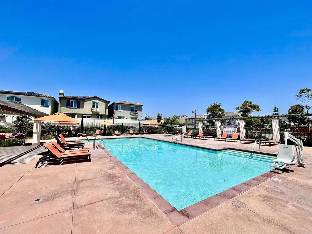 4203 Calle Del Vista