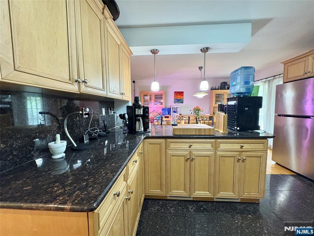 975 Woodland Avenue