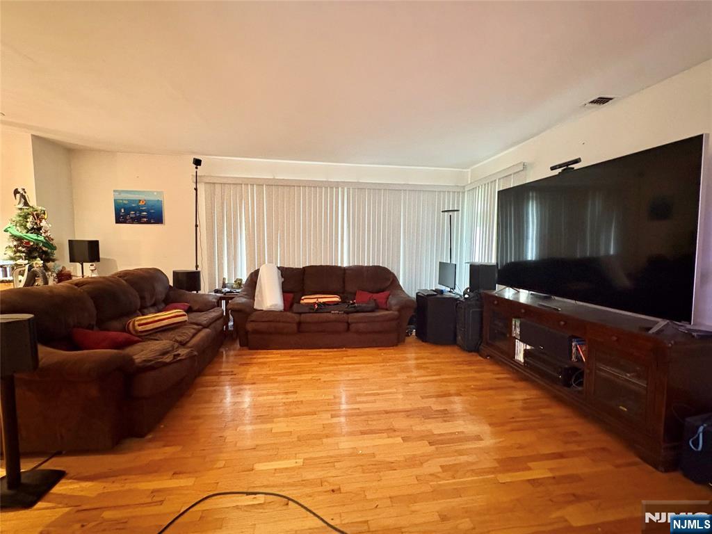 975 Woodland Avenue