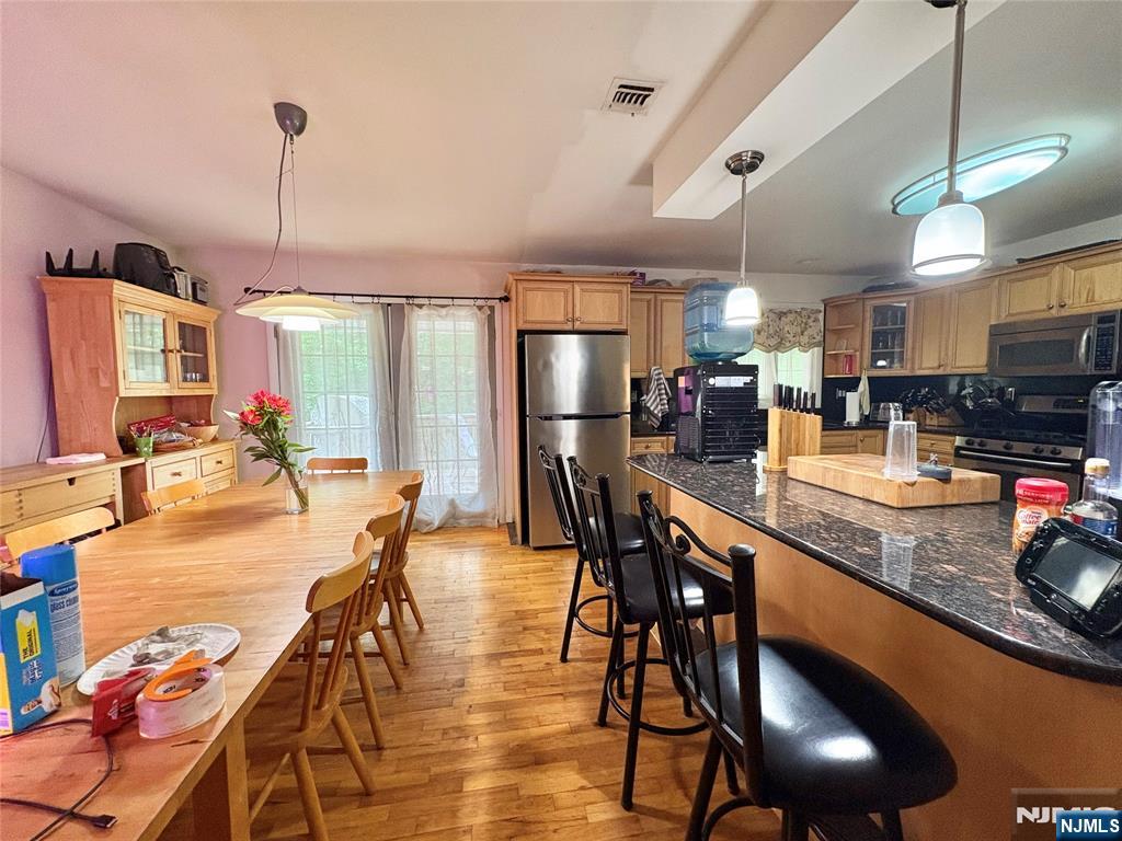 975 Woodland Avenue