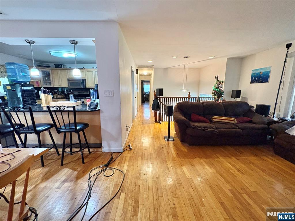 975 Woodland Avenue