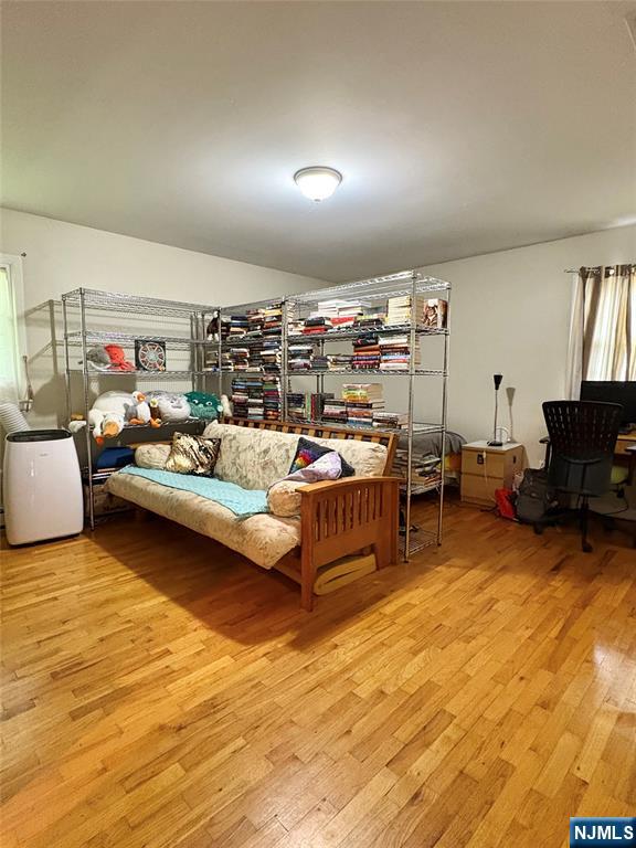 975 Woodland Avenue