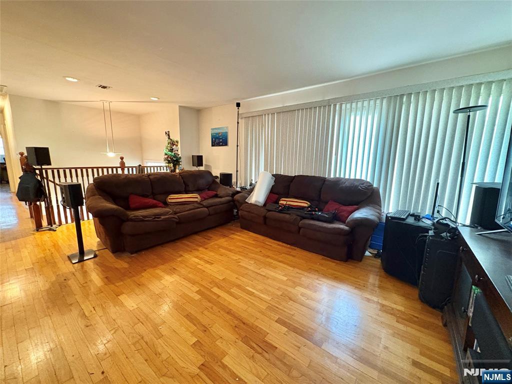 975 Woodland Avenue